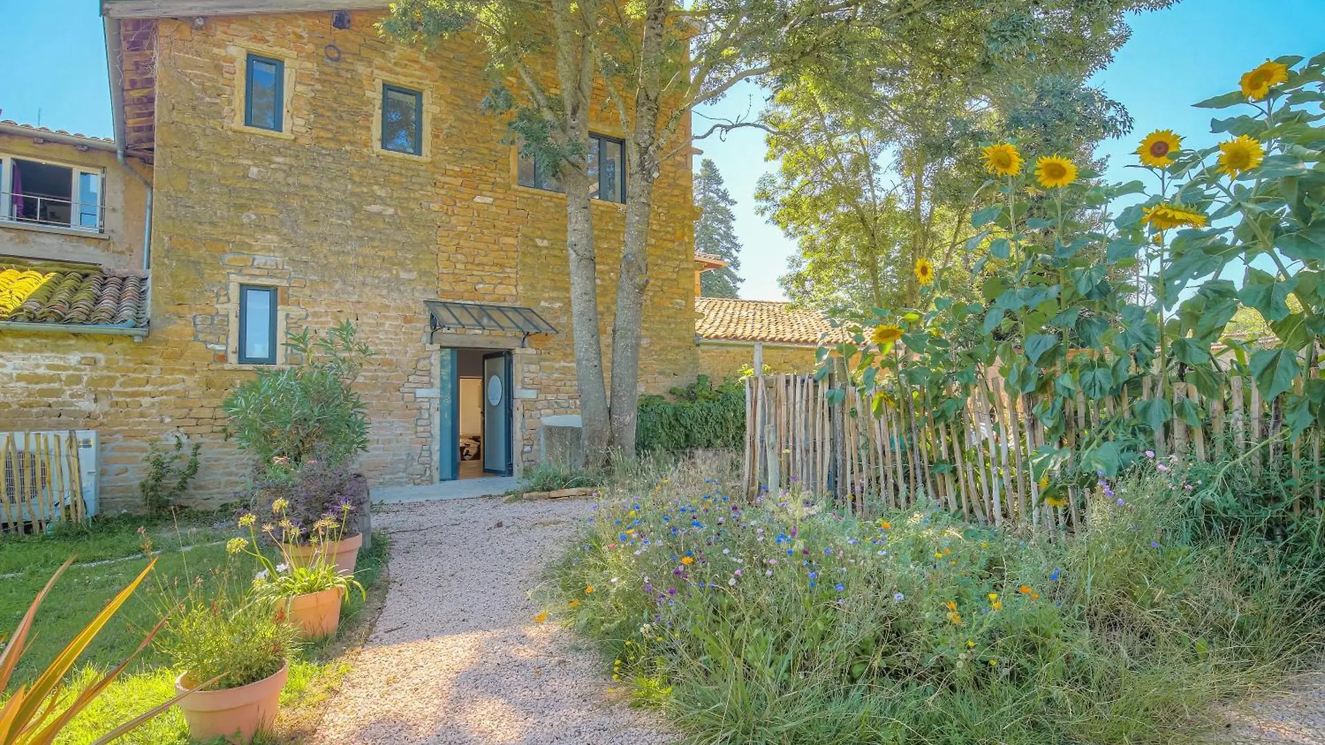 Ancien Cuvage Renove En Beaujolais Villa Denice Holiday home